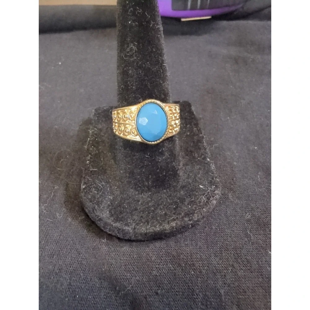 Vintage Gold Toned Rhinestone Ring with Blue Center - Size 7